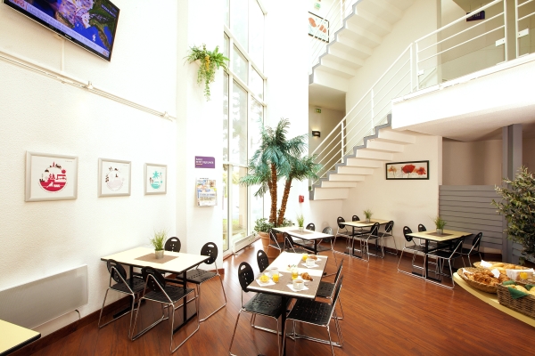 Hotel Cerise Lens
